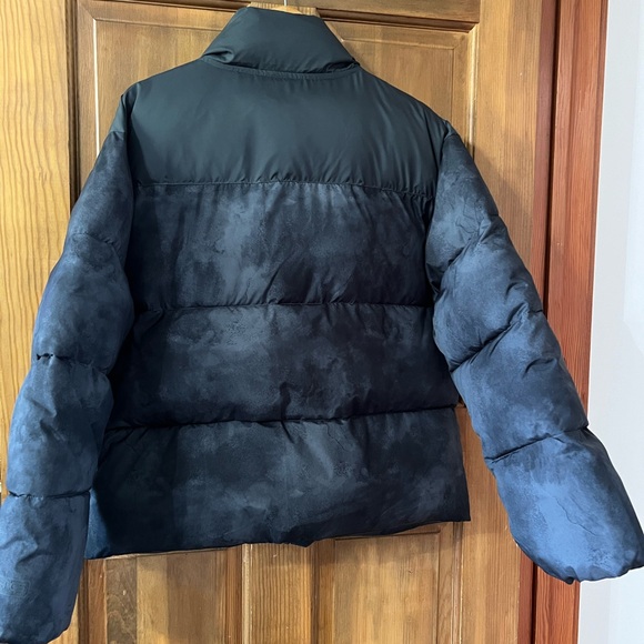 NWT Fabletics Essential Puffer, Medium (8), Onyx Smudge - Picture 7 of 7